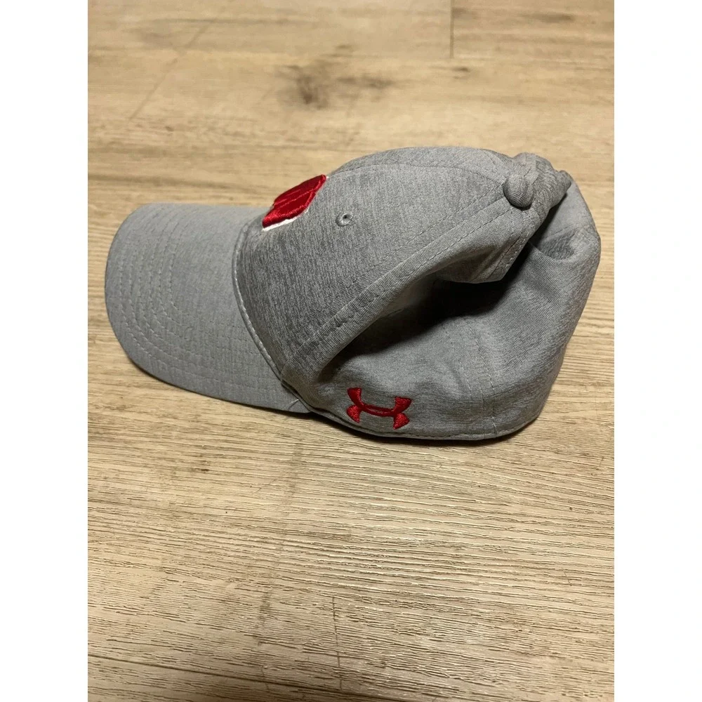 Under Armour Wisconsin Badger Baseball Cap‎ Hat L/XL Strech Flexfit Gray Red